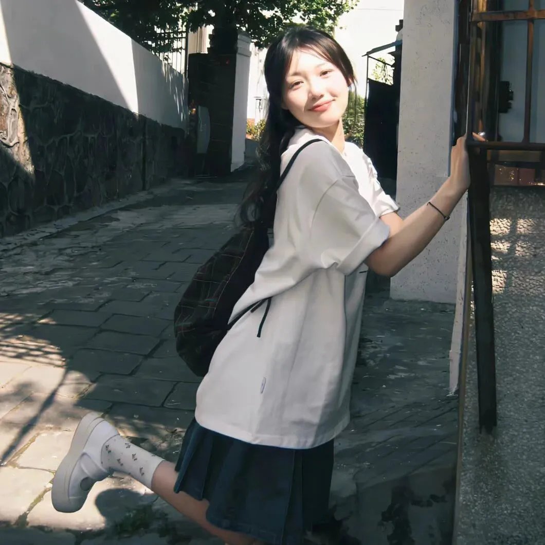无人知晓的夏日清晨 海报